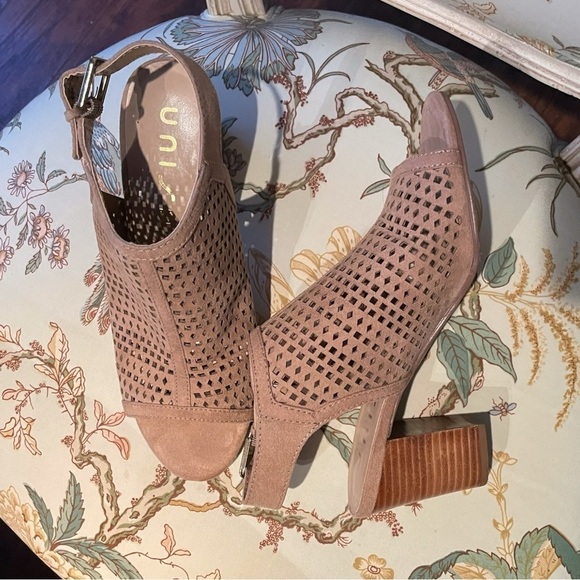 Pretty UNISA Sandals, Size 8.5 - Picture 3 of 12